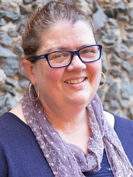 Headshot of Gwen Lawrie