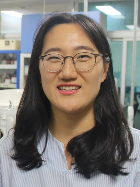 Yun Jeong Hwang